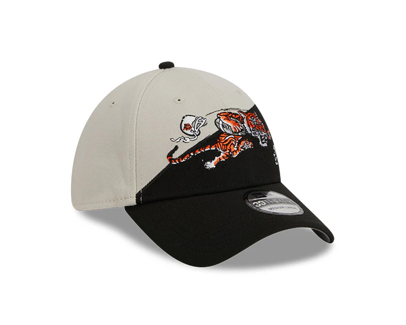 Cincinnati Bengals New Era 2023 Historic Sideline 39THIRTY Flex Hat - Cream/Black - Image 3