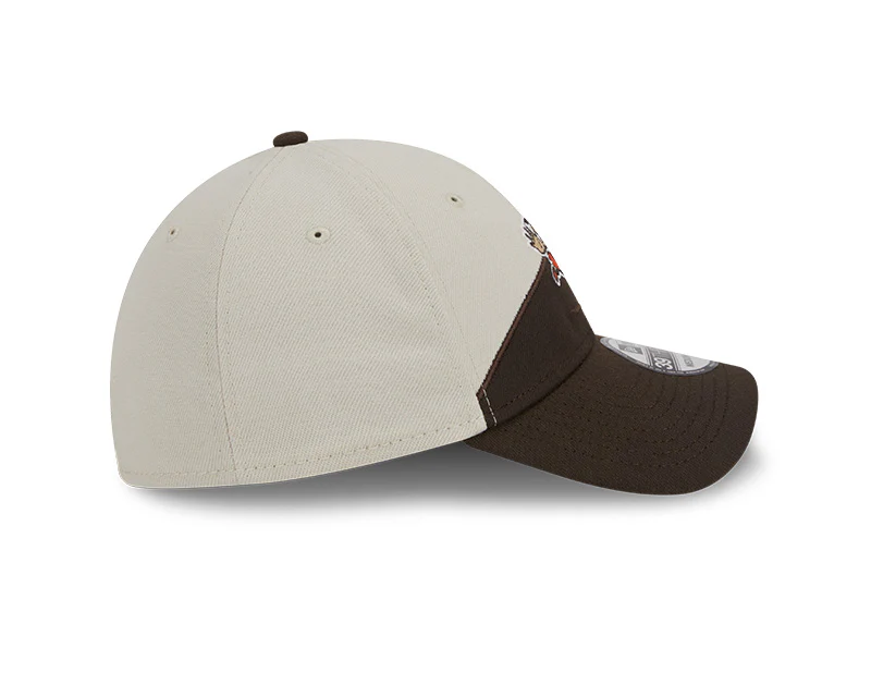 Cleveland Browns New Era 2023 Historic Sideline 39THIRTY Flex Hat - Cream/Brown - Image 6