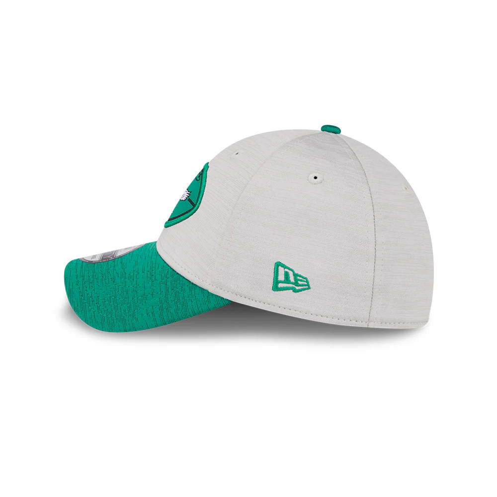 Philadelphia Eagles New Era 2024 Sideline Historic 39THIRTY Flex Hat - Stone / Green - Image 5